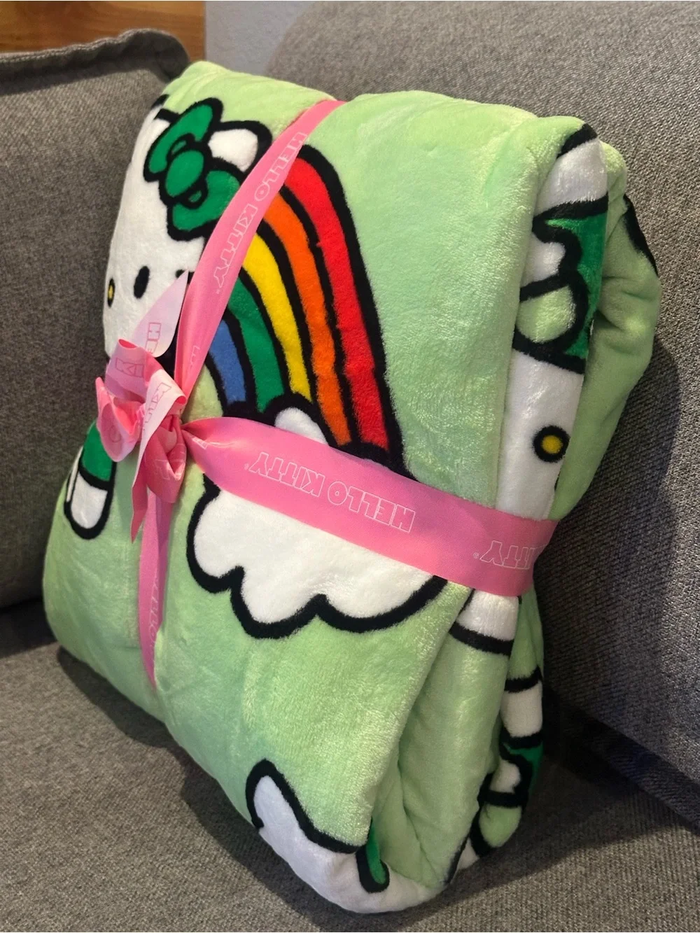 New! Hello Kitty Lucky Rainbow Plush Blanket Full/Queen 90x90 NWT Sanrio NWT